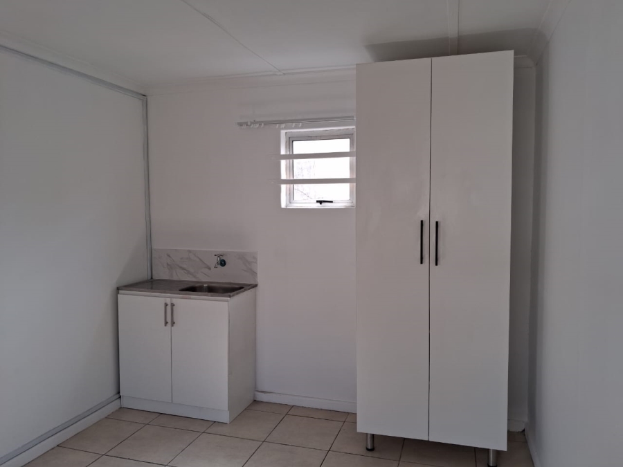 To Let 1 Bedroom Property for Rent in Quigney Eastern Cape